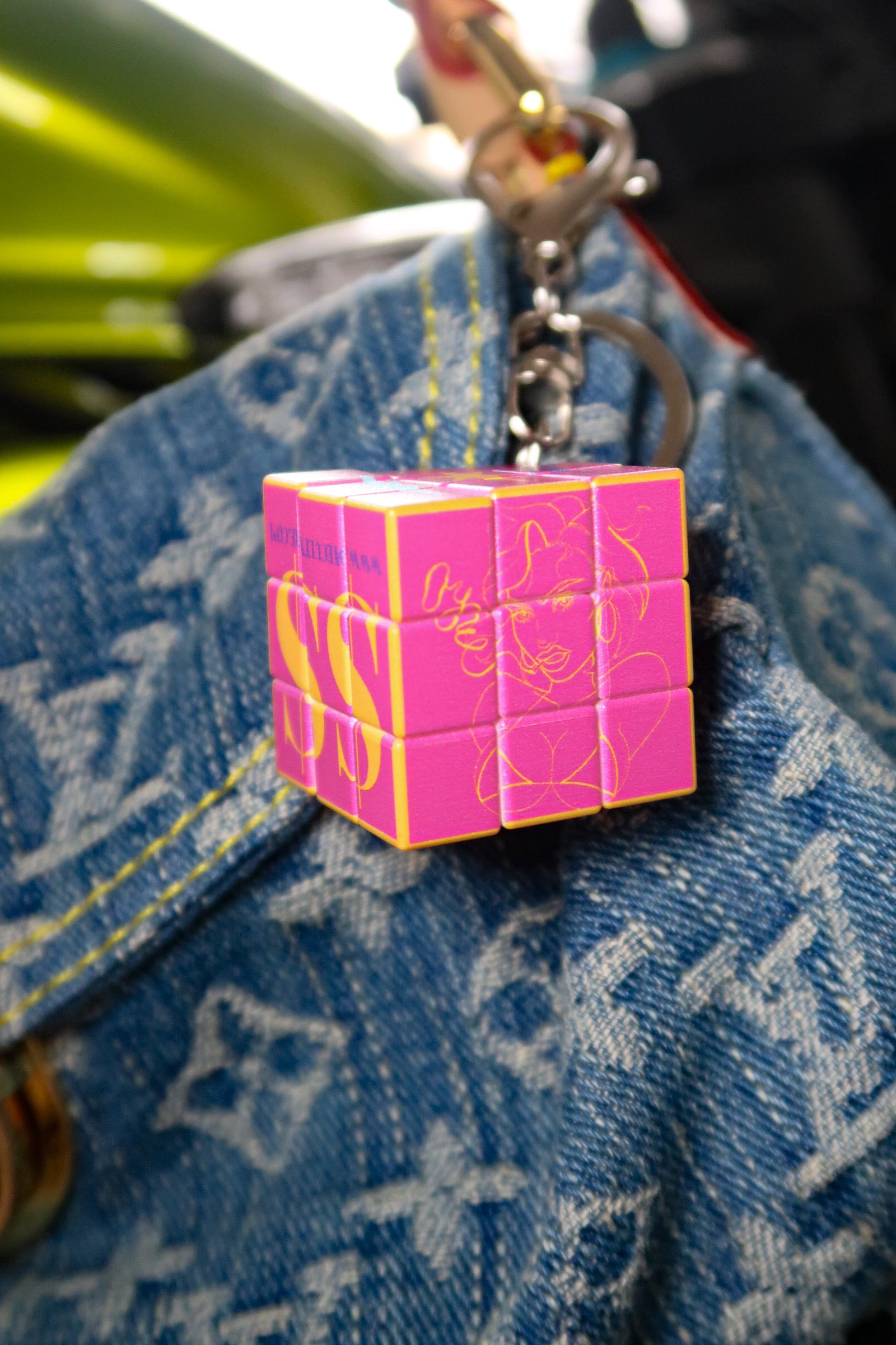 MINI PINK CUBE (KEYRING)